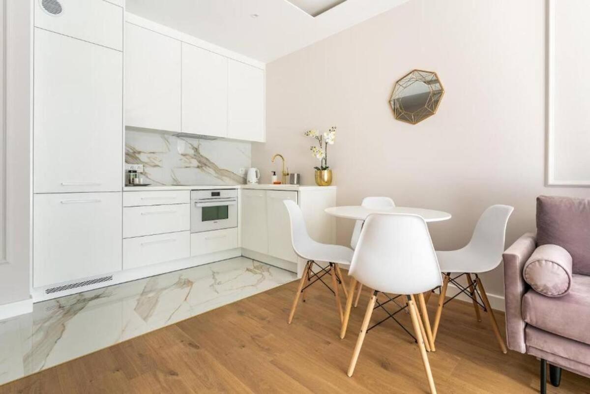 Urban Chic - Mennica - One Bedroom -citycenter&18 Lägenhet
